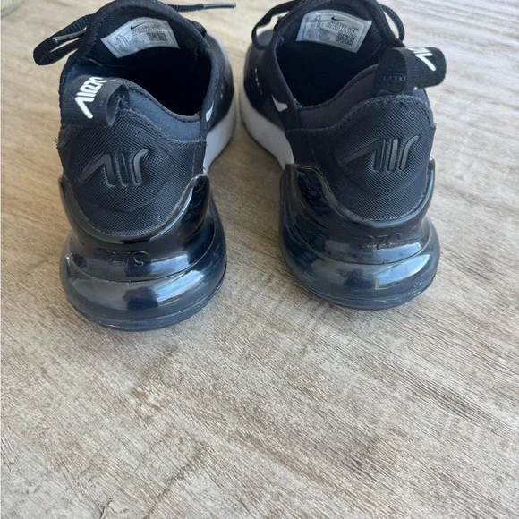 Black Nike Air Max Shoes - Picture 4 of 6